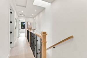 026_F8_440 Hobart Ave
