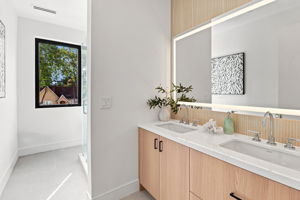 041_F8_440 Hobart Ave