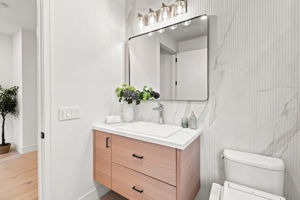 044_F8_440 Hobart Ave