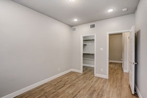 Dexter Ln-017