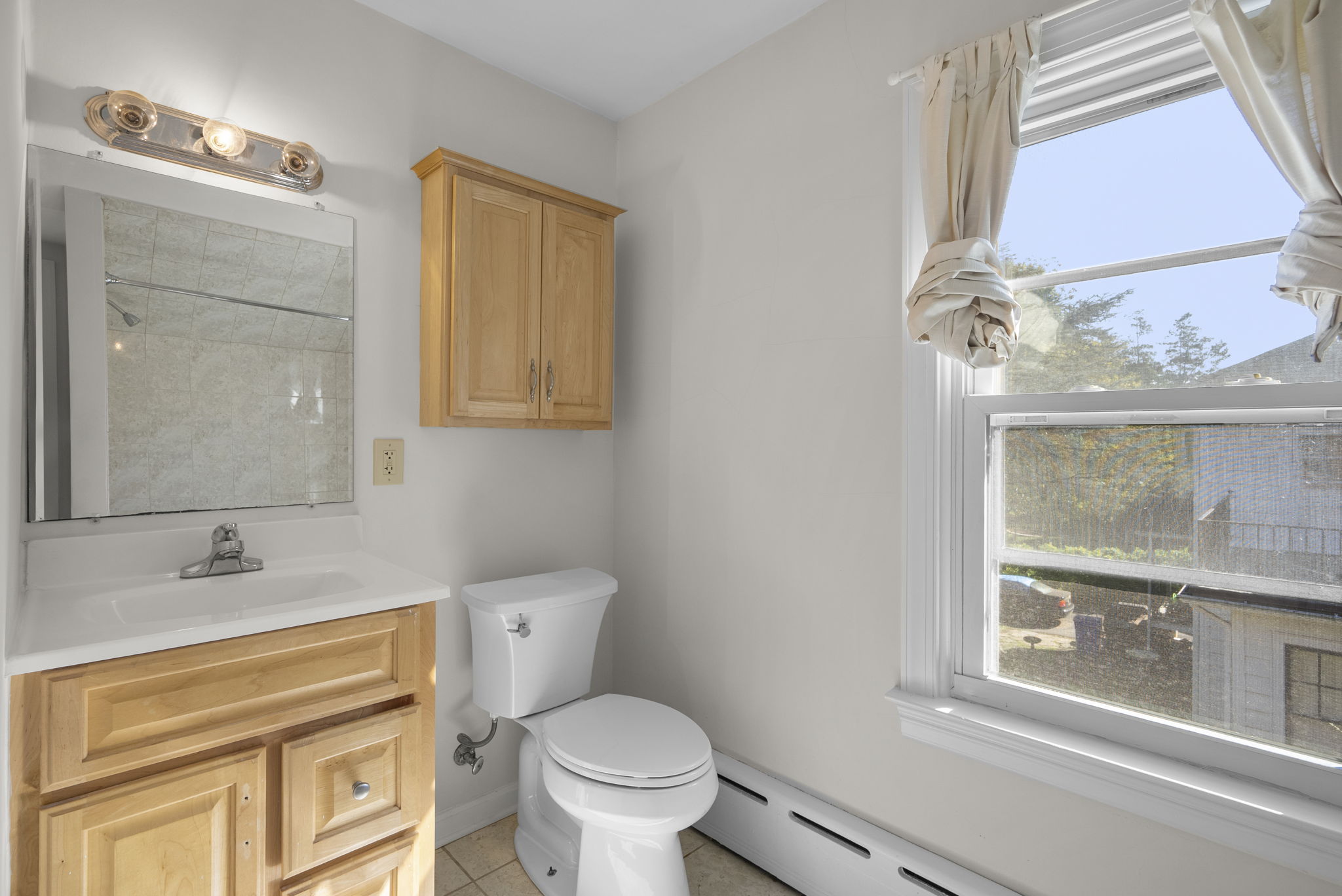 Upper Level Full Bath