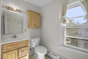 Upper Level Full Bath