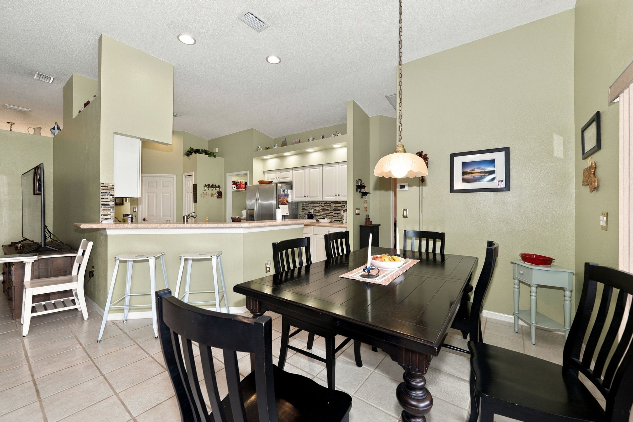 Kitchen Eat-In 3