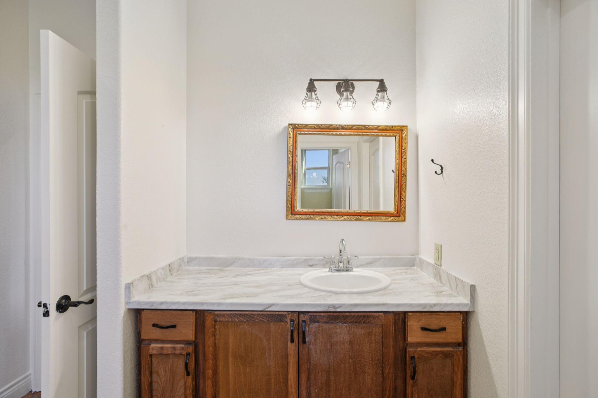 Hilliard Rd-L1111-036