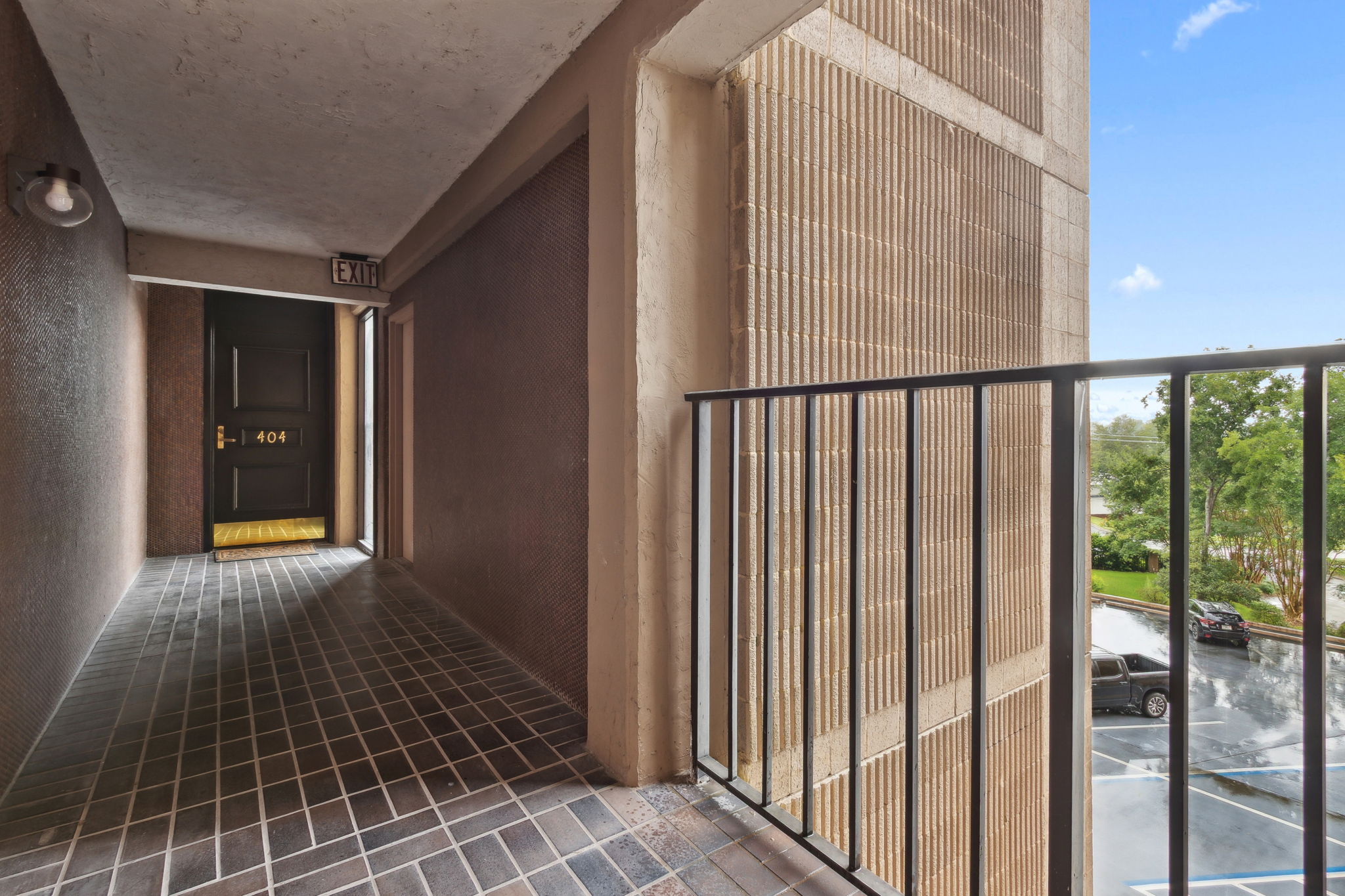 Unit 404 Front Entry Detail