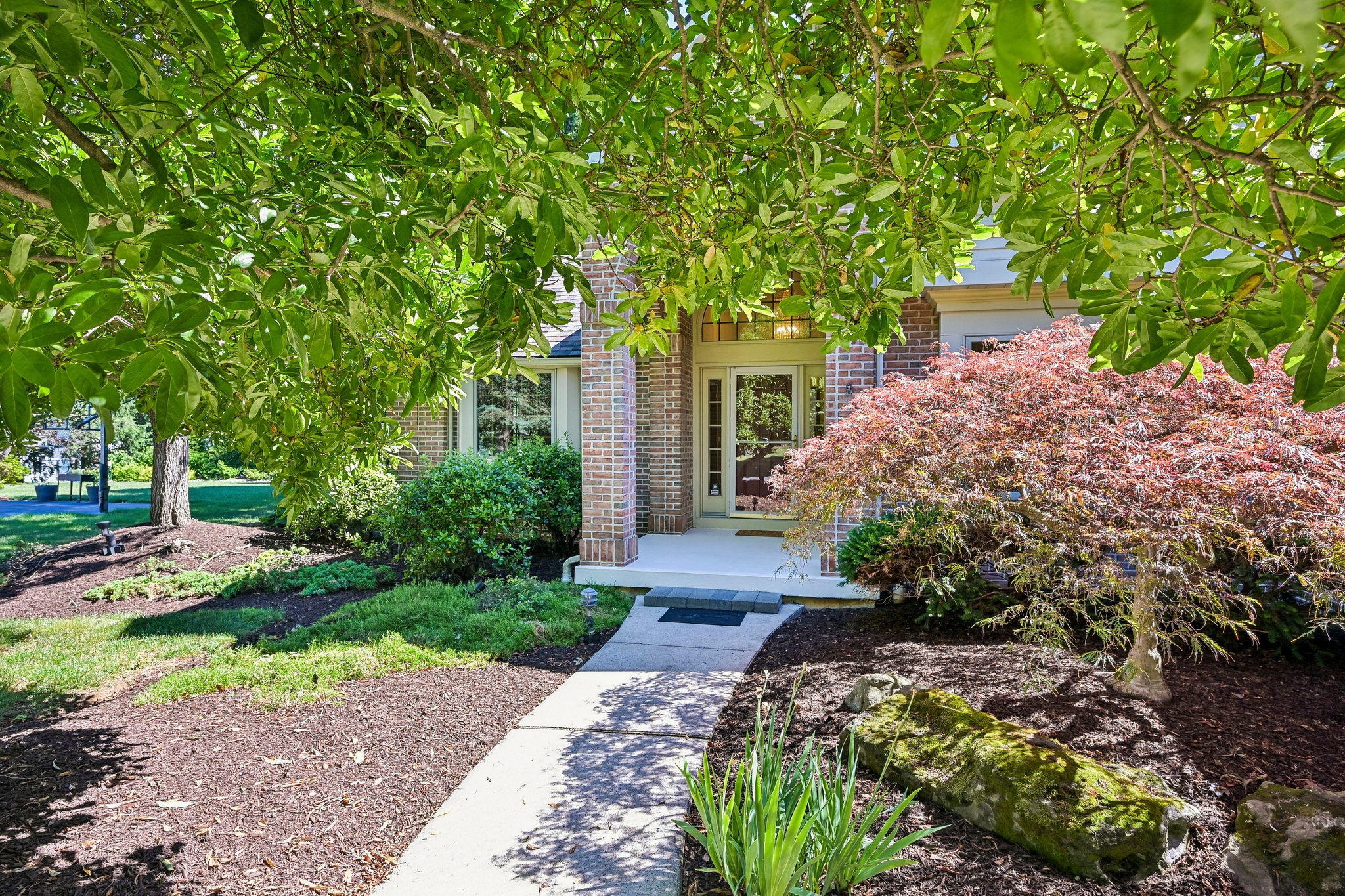 Newton Cir-S2506-006.jpg