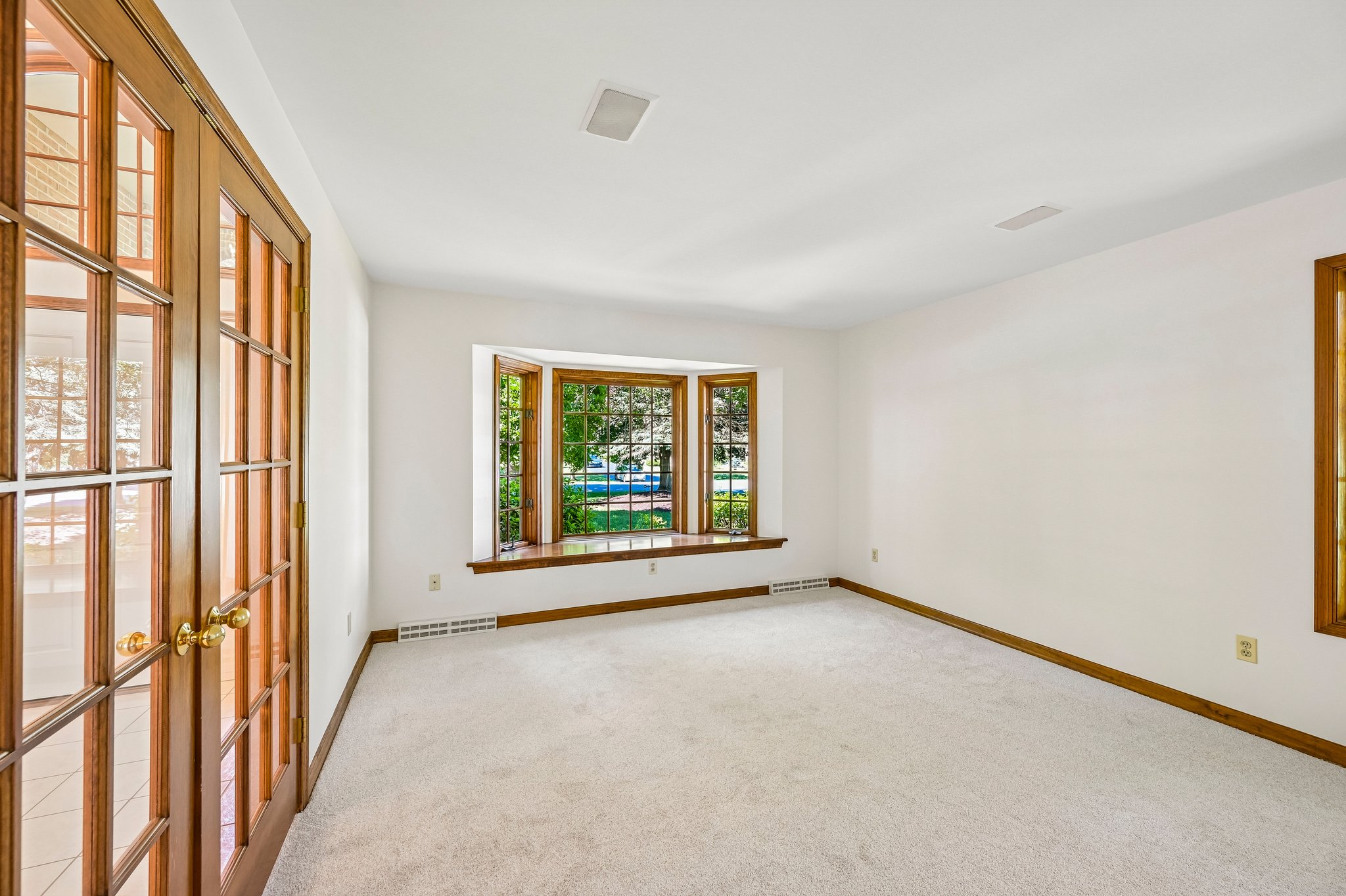 Newton Cir-S2506-025.jpg