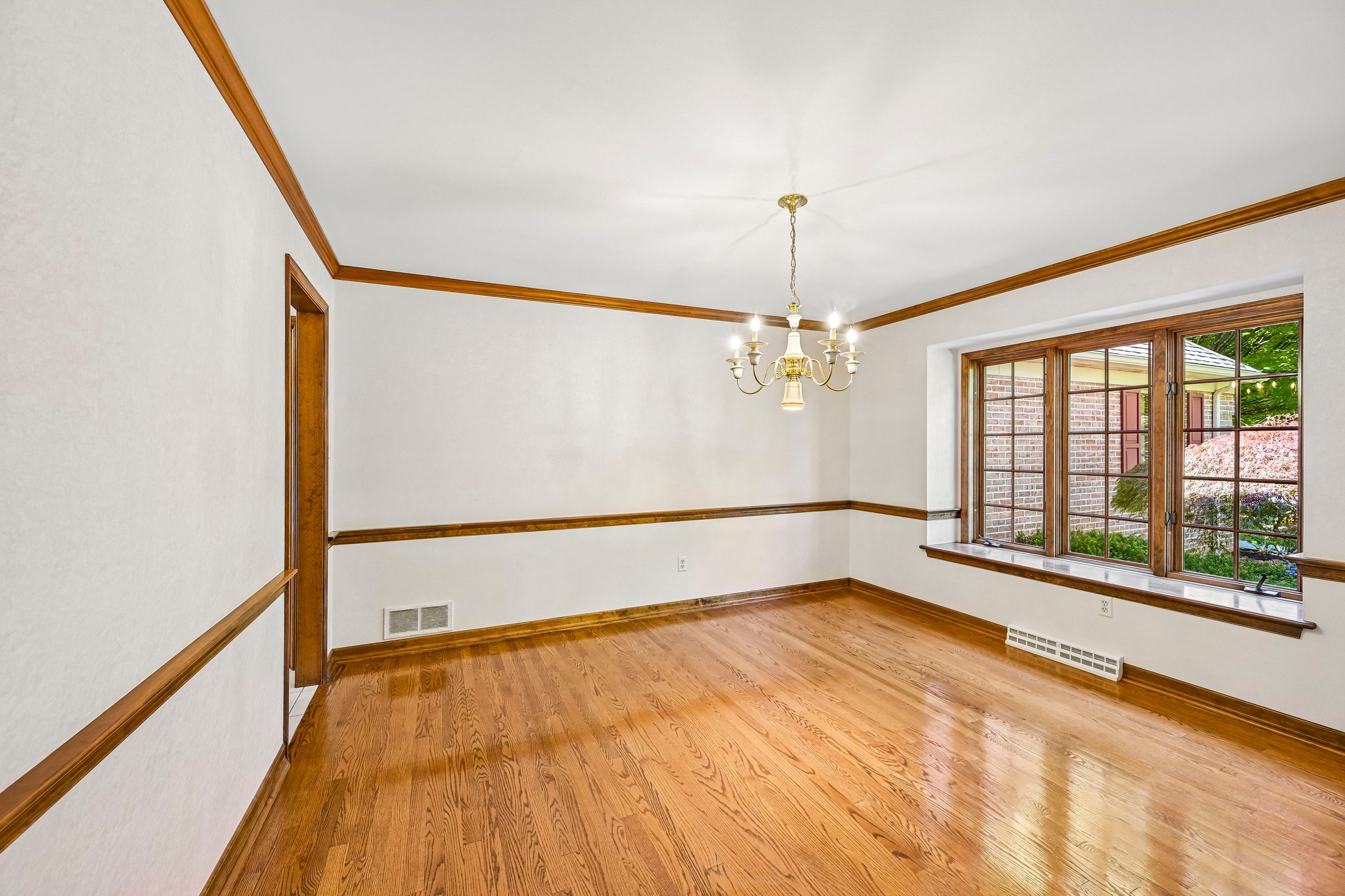 Newton Cir-S2506-030.jpg