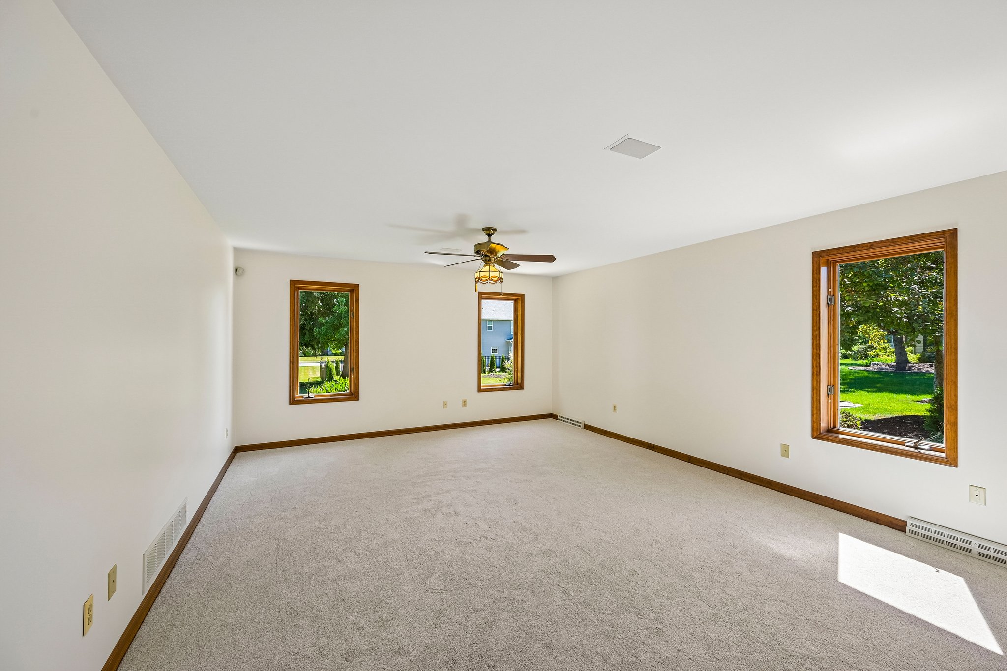 Newton Cir-S2506-036.jpg