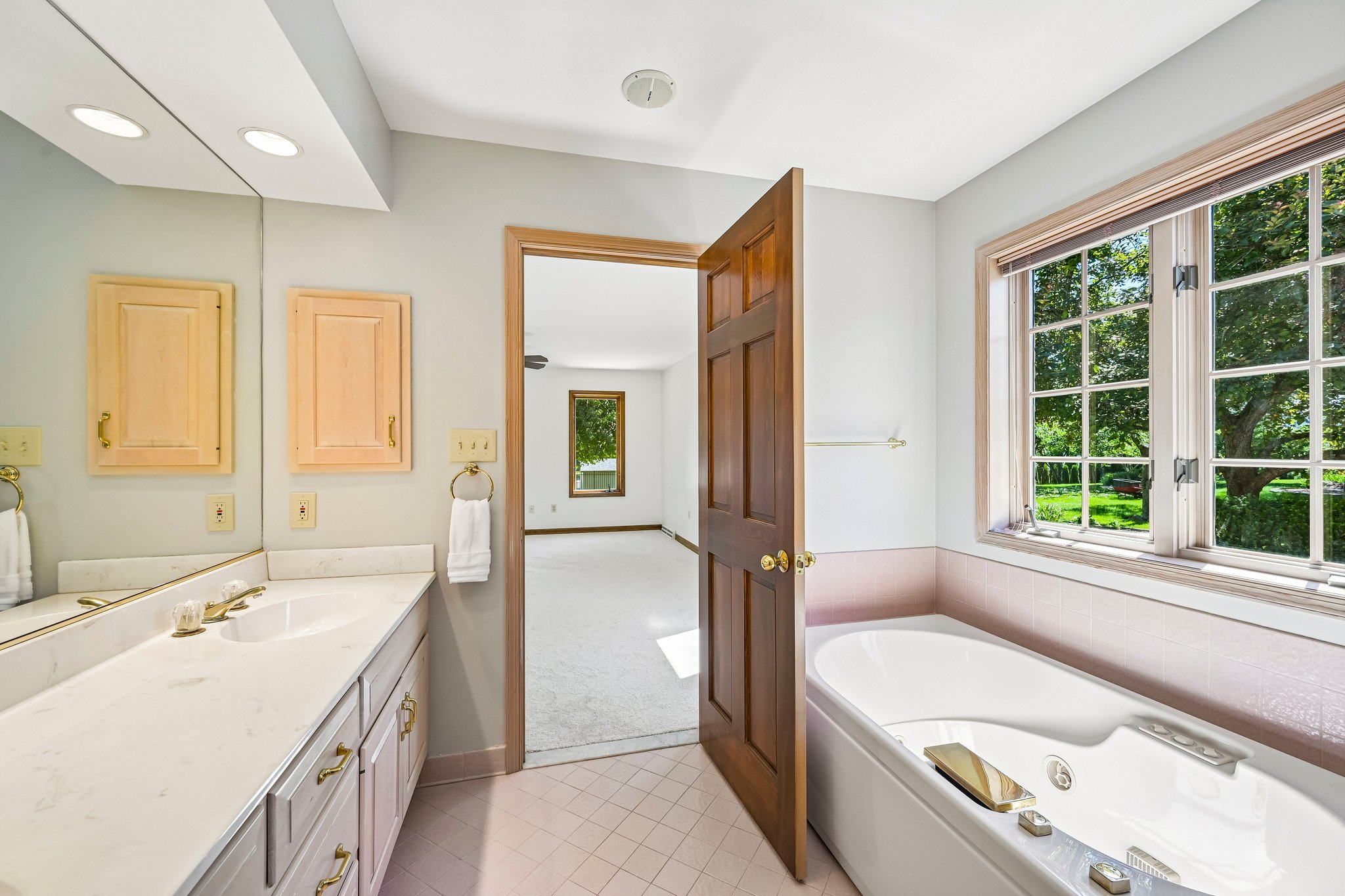 Newton Cir-S2506-041.jpg