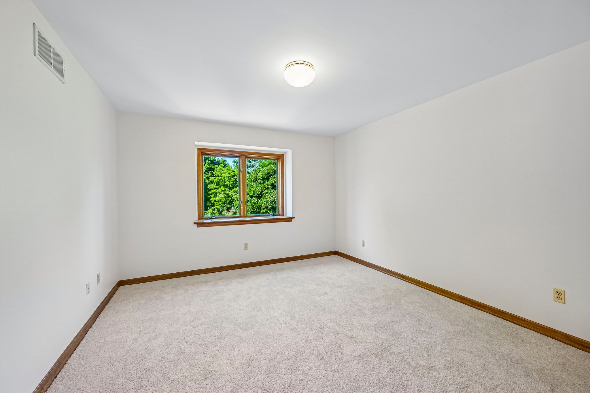 Newton Cir-S2506-059.jpg