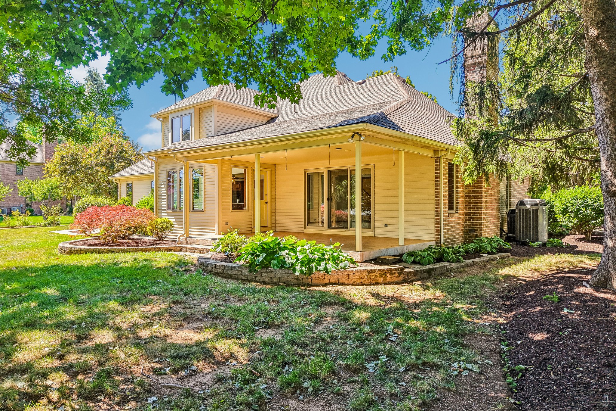Newton Cir-S2506-079.jpg