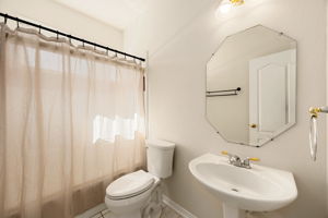  Photo 32