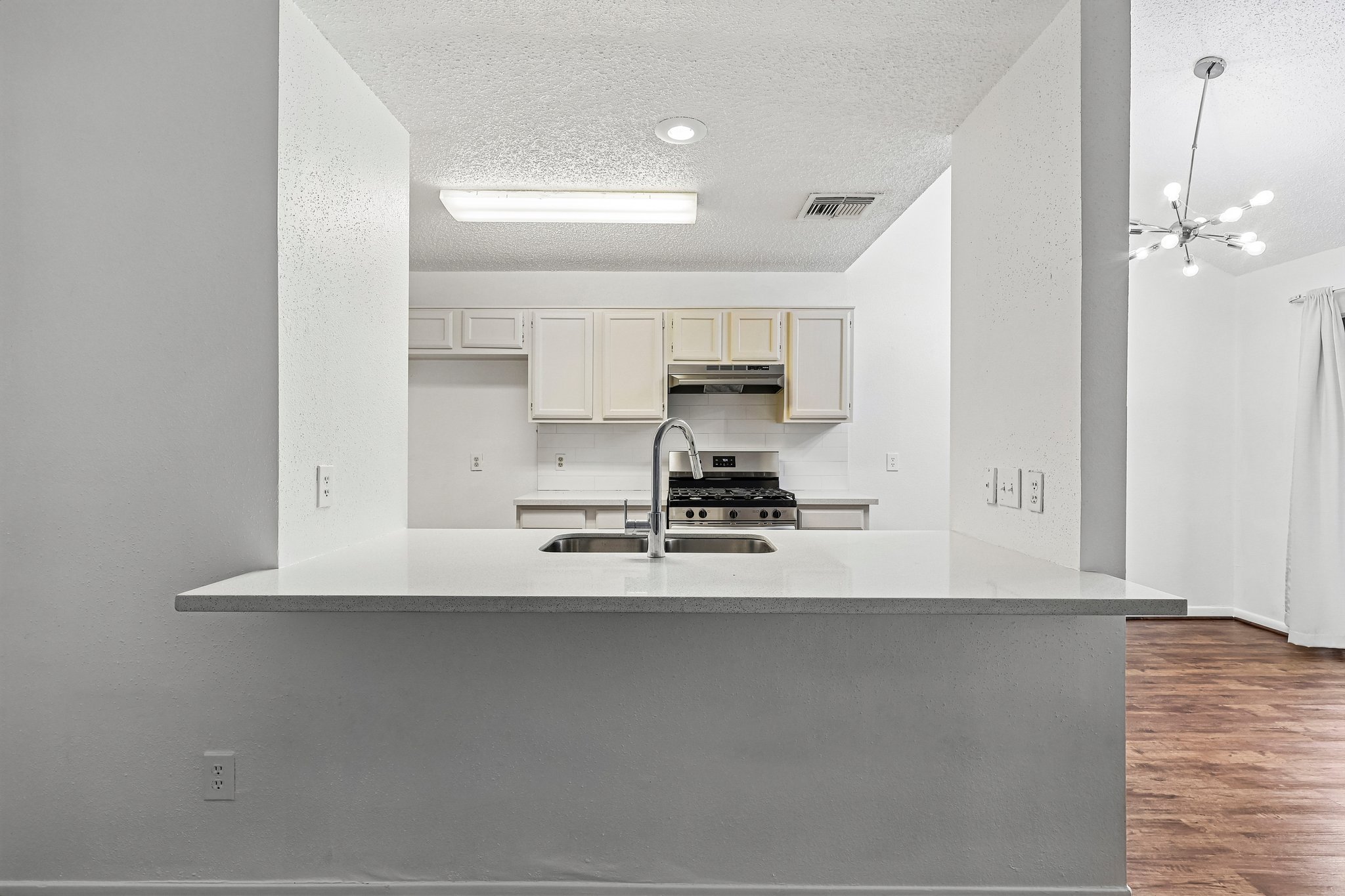 Alamo Ave-S1108-005.jpg