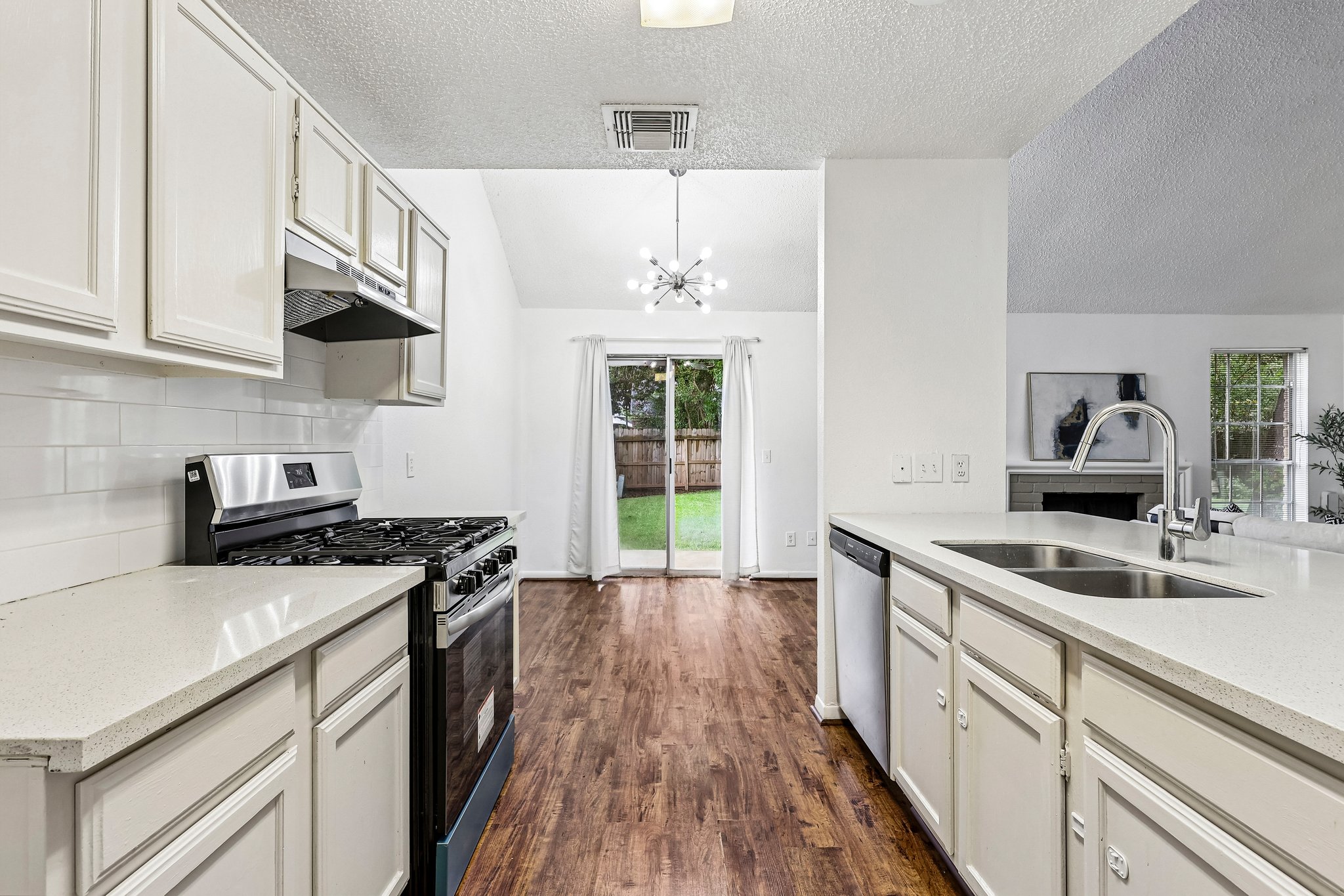 Alamo Ave-S1108-007.jpg