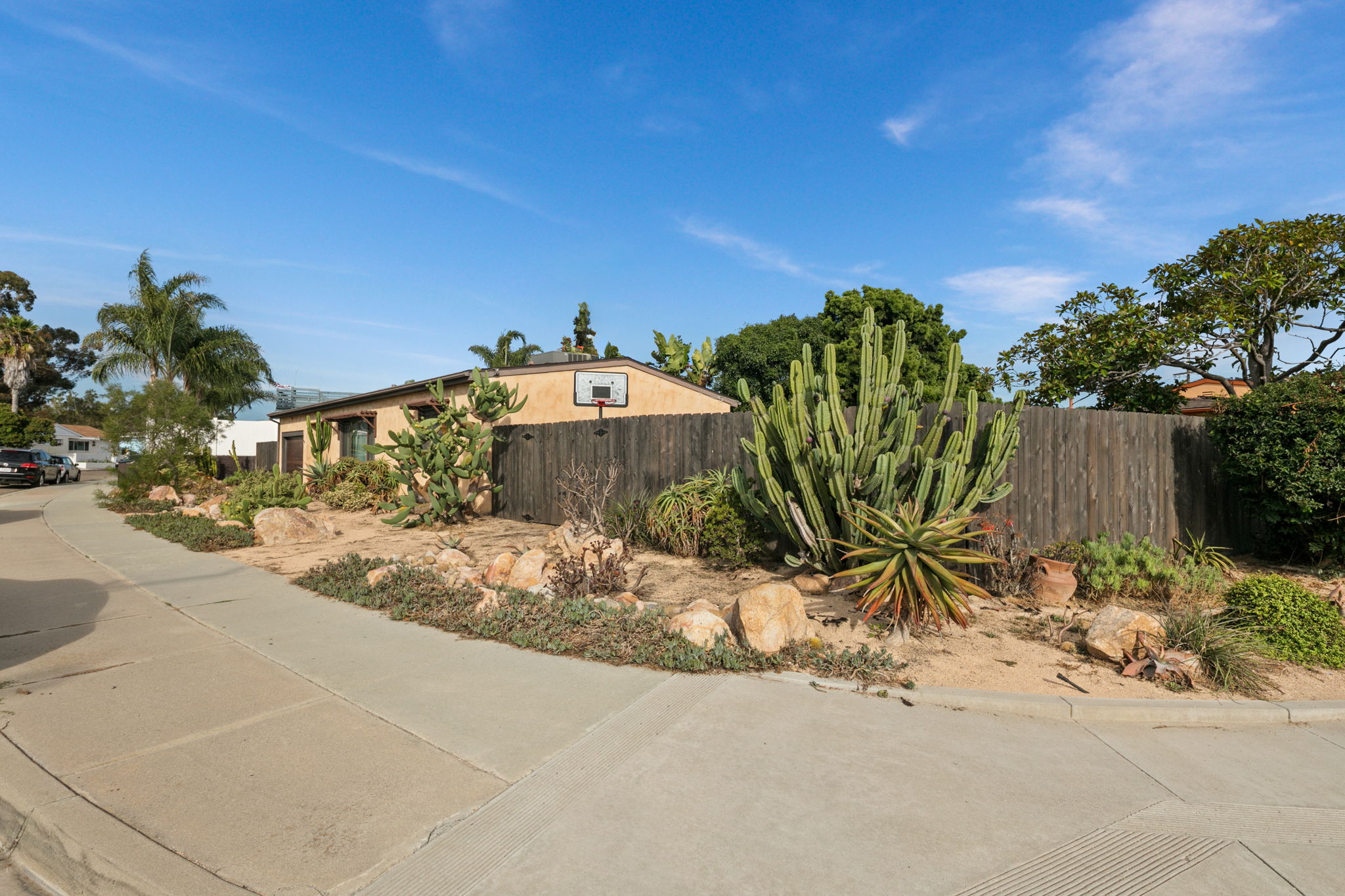 4407 Dakota Dr-200