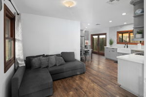 4407 Dakota Dr-36