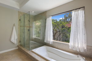 4407 Dulcinea Ct, Woodland Hills, CA 91364, USA Photo 33