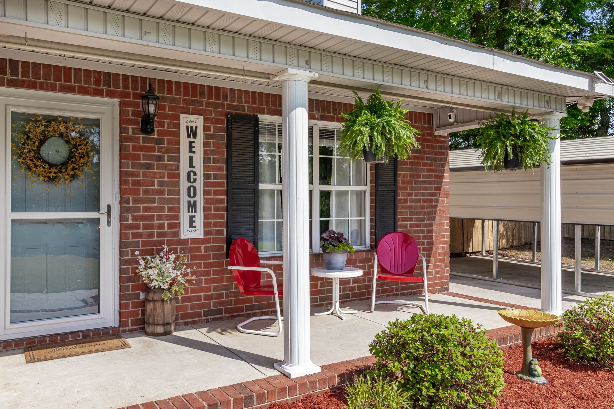 Front Porch/Entrance