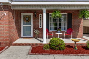 Front Porch/Entrance