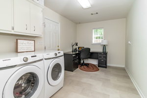 Large Laundry/Office Space