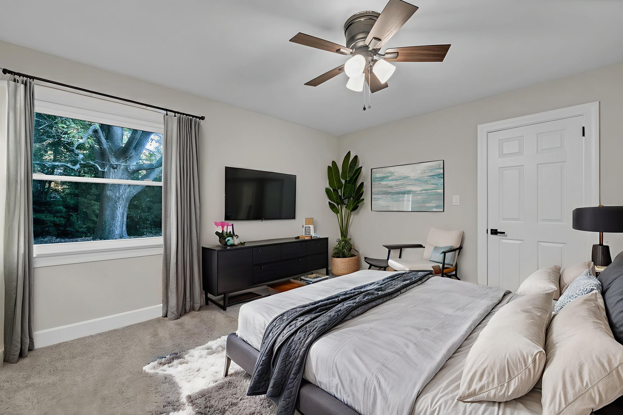 DSC_4080 virtually staged.jpeg