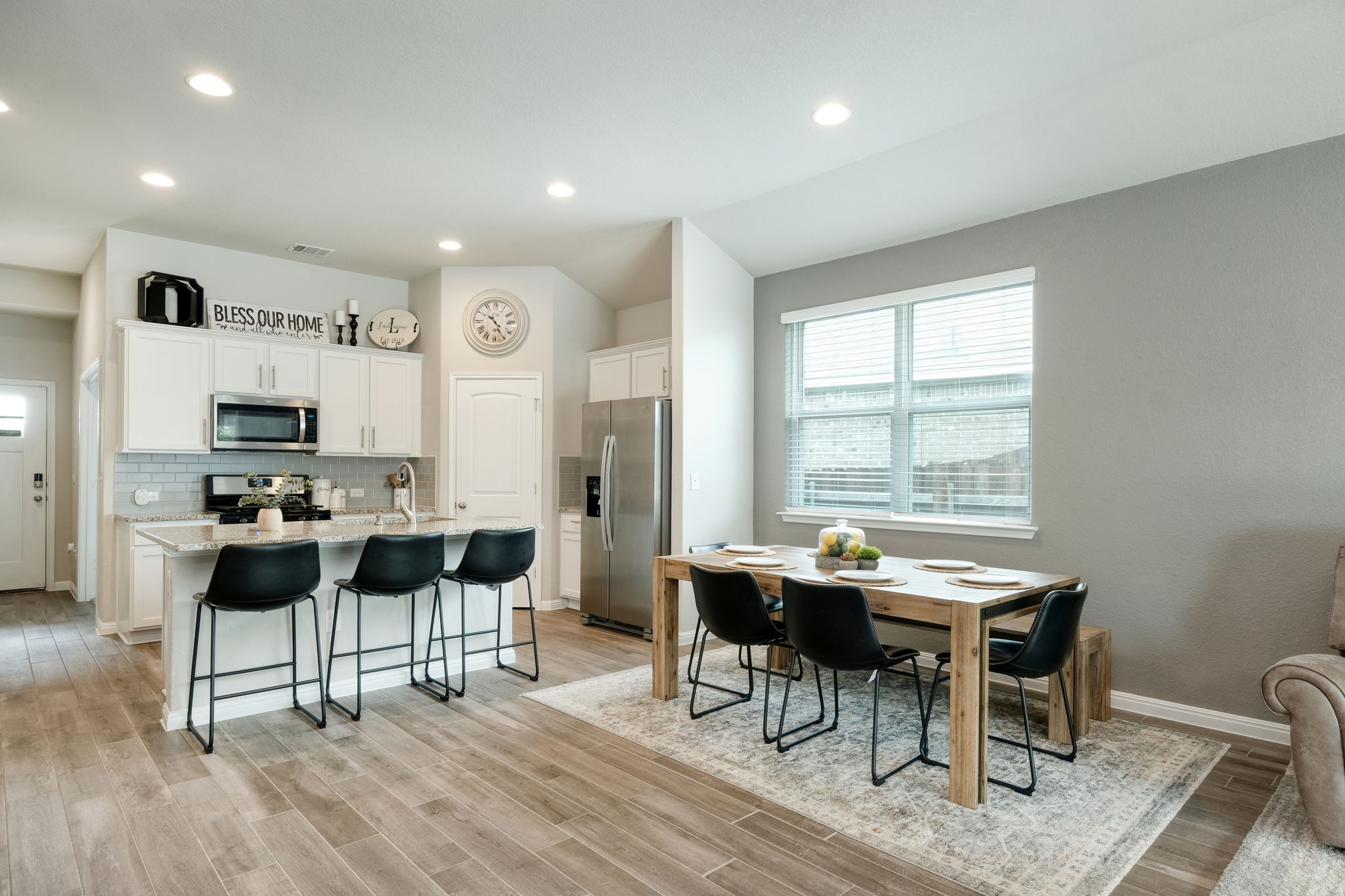 Kitchen/Eating Area