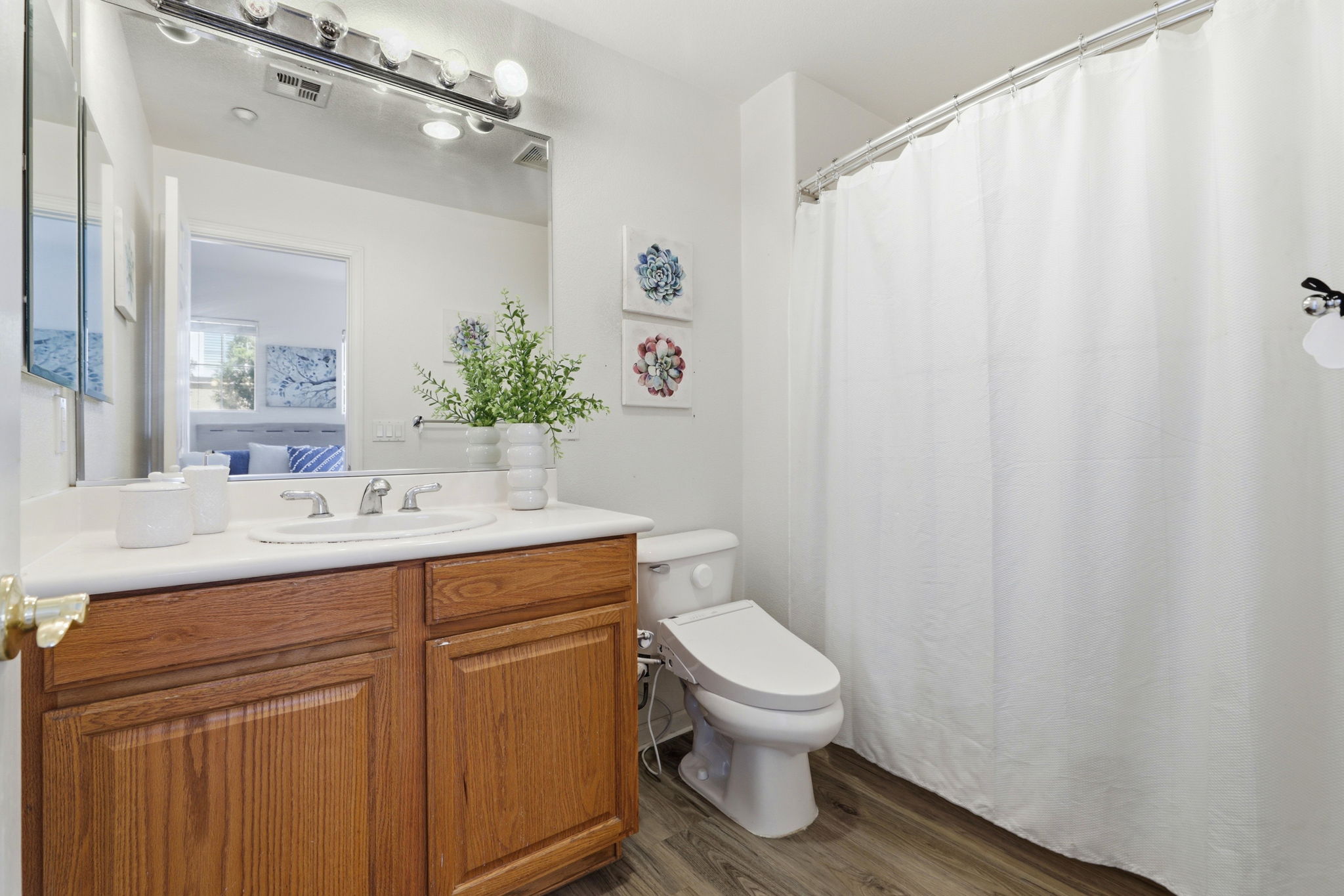 Primary bedroom bathroom