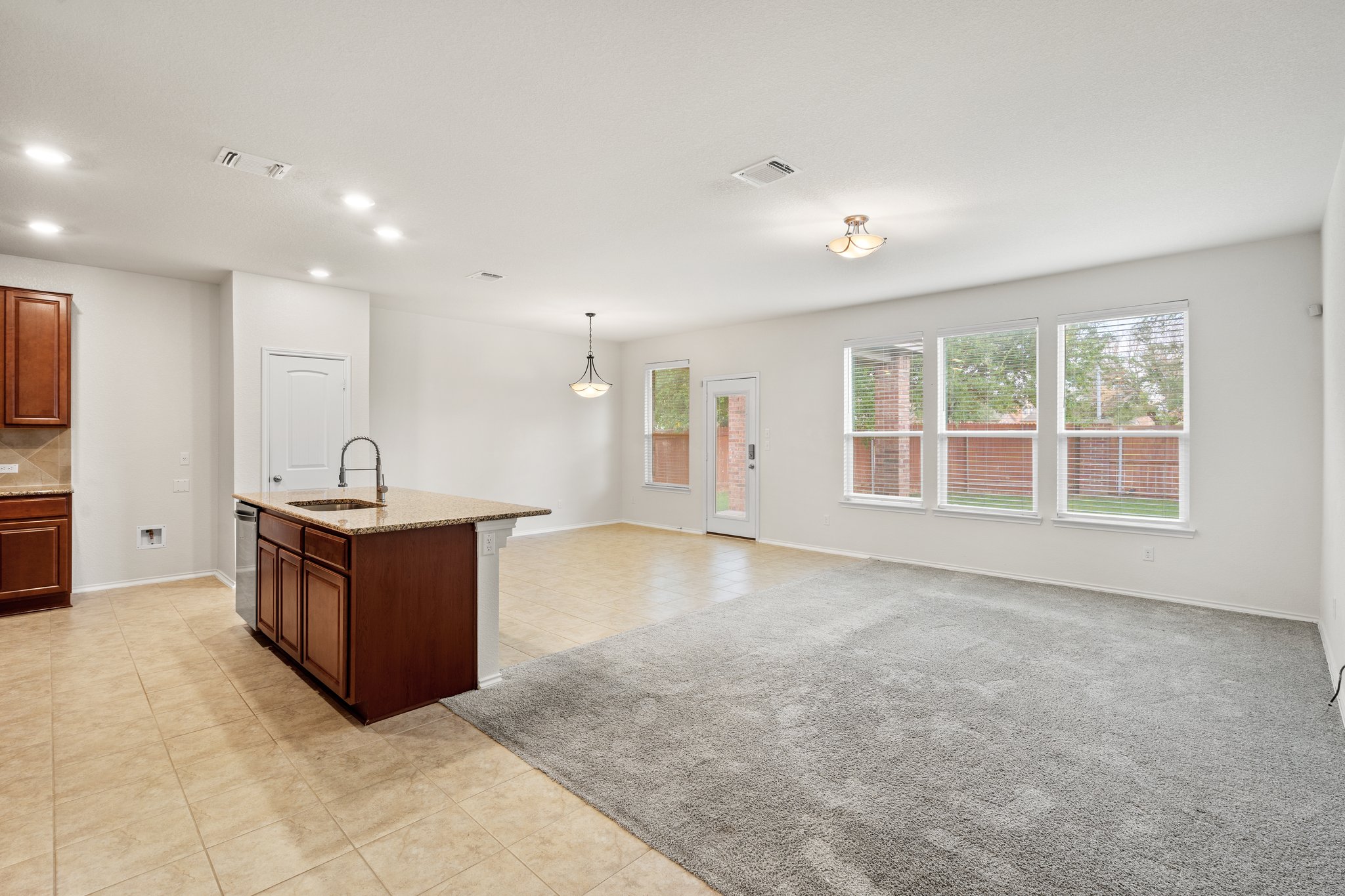 4412 Hot Springs Dr, Taylor, TX 76574, USA Photo 17