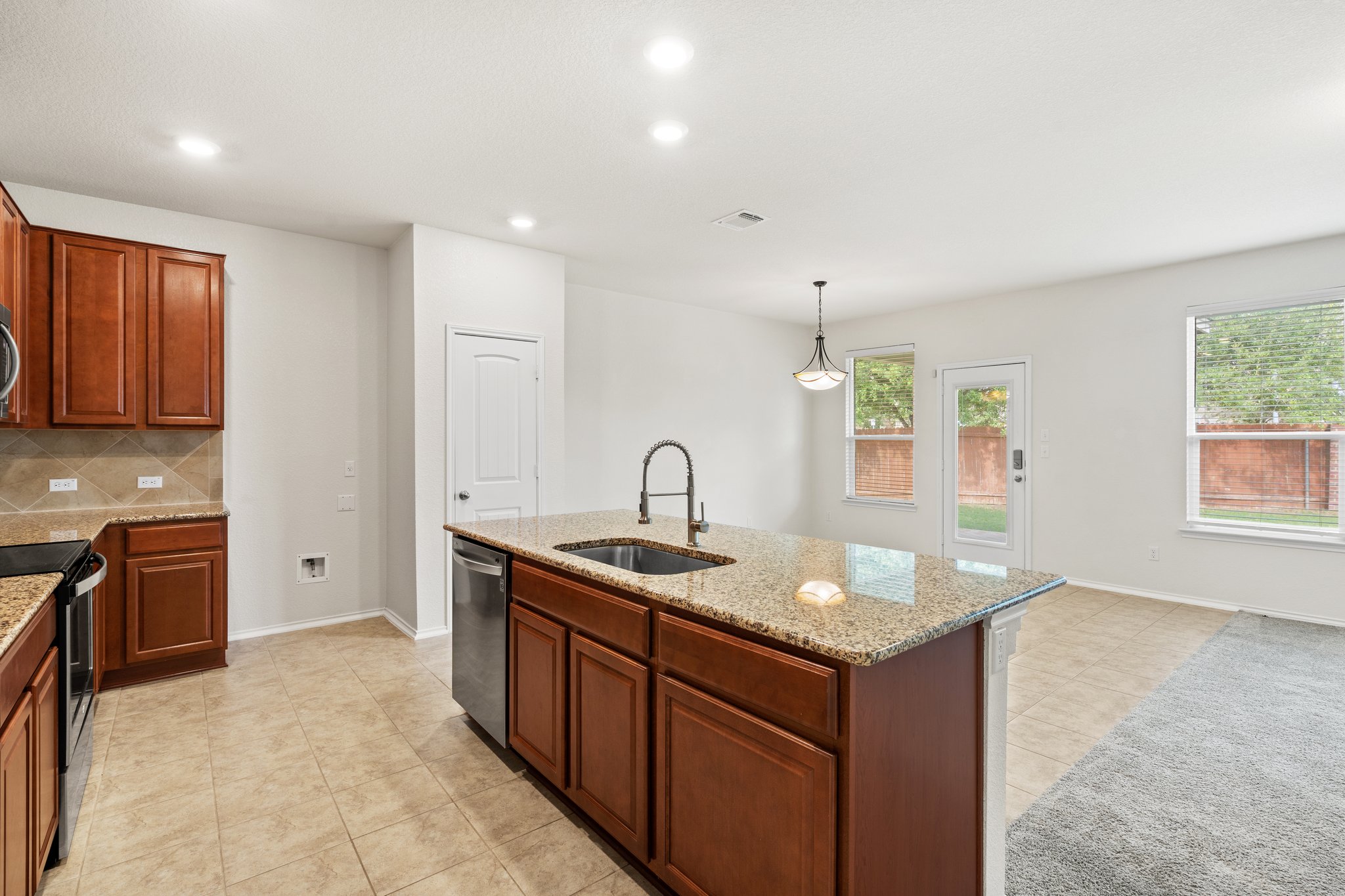 4412 Hot Springs Dr, Taylor, TX 76574, USA Photo 30