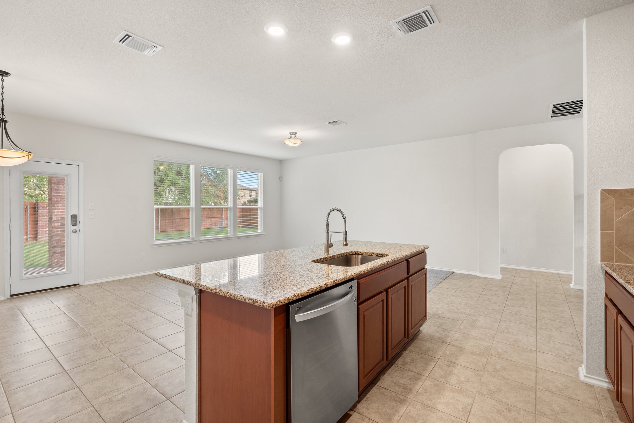 4412 Hot Springs Dr, Taylor, TX 76574, USA Photo 29