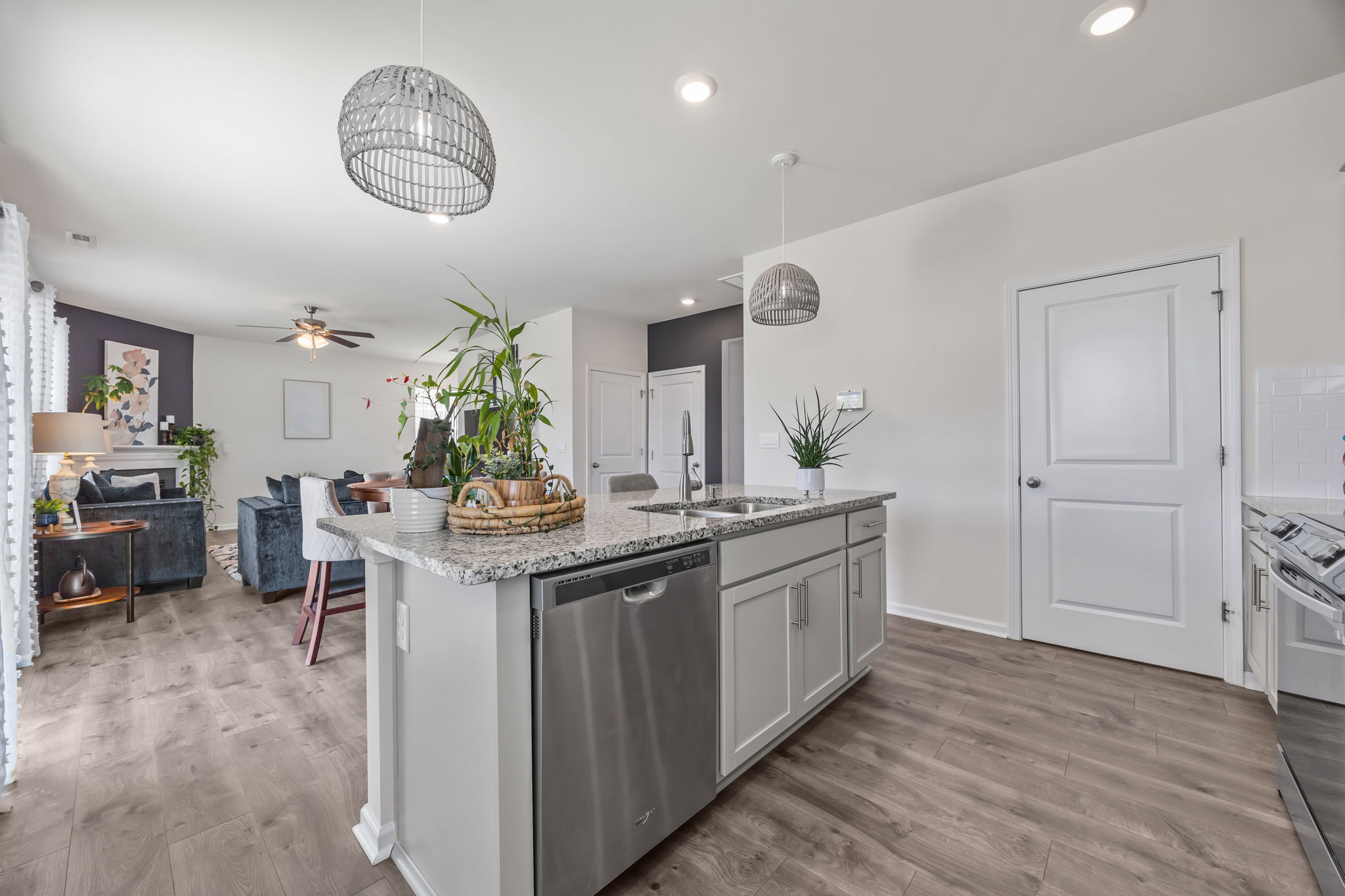 Kitchen w/ Walk-In Pantry
