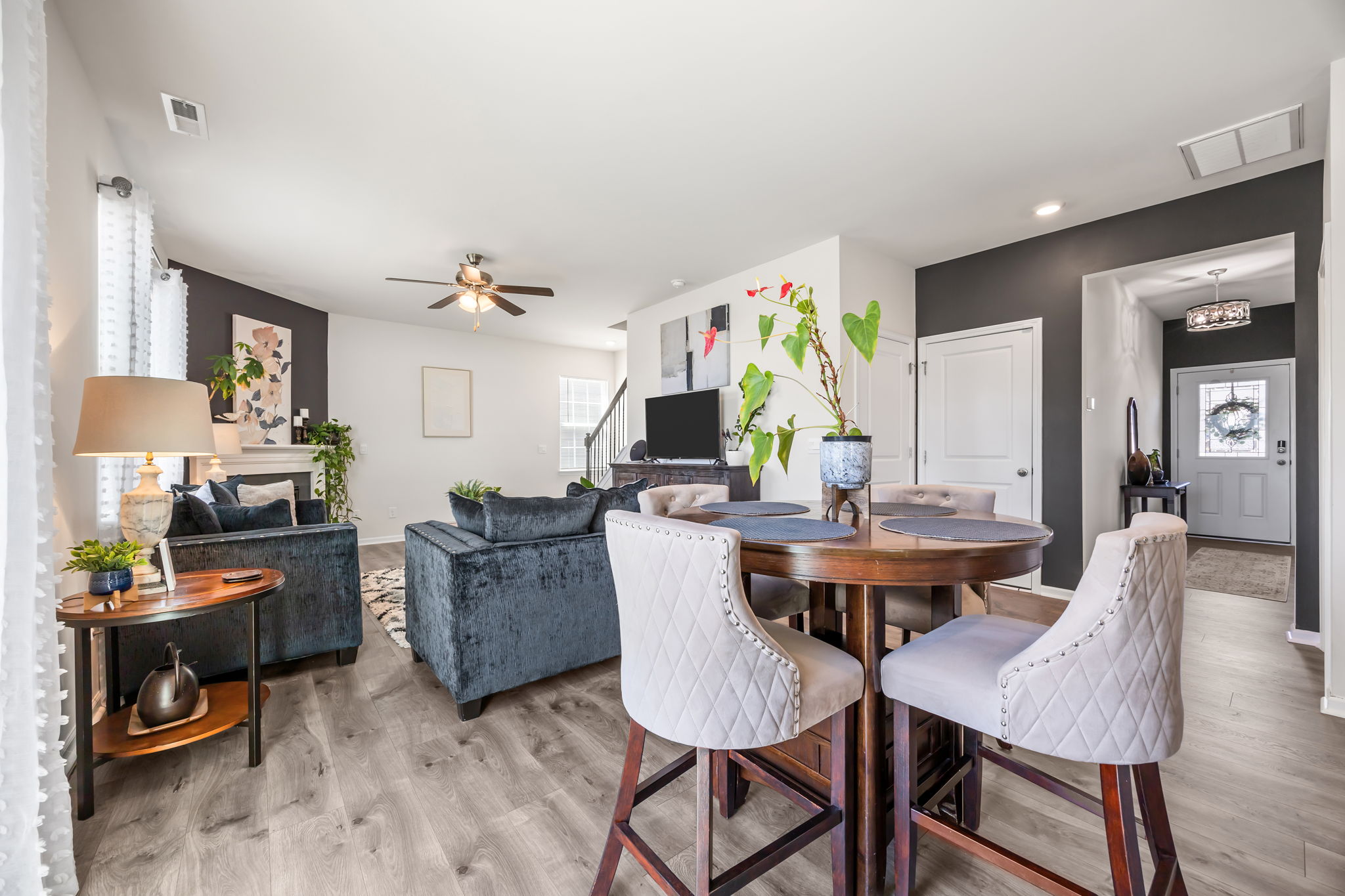 Informal Dining/Breakfast Nook