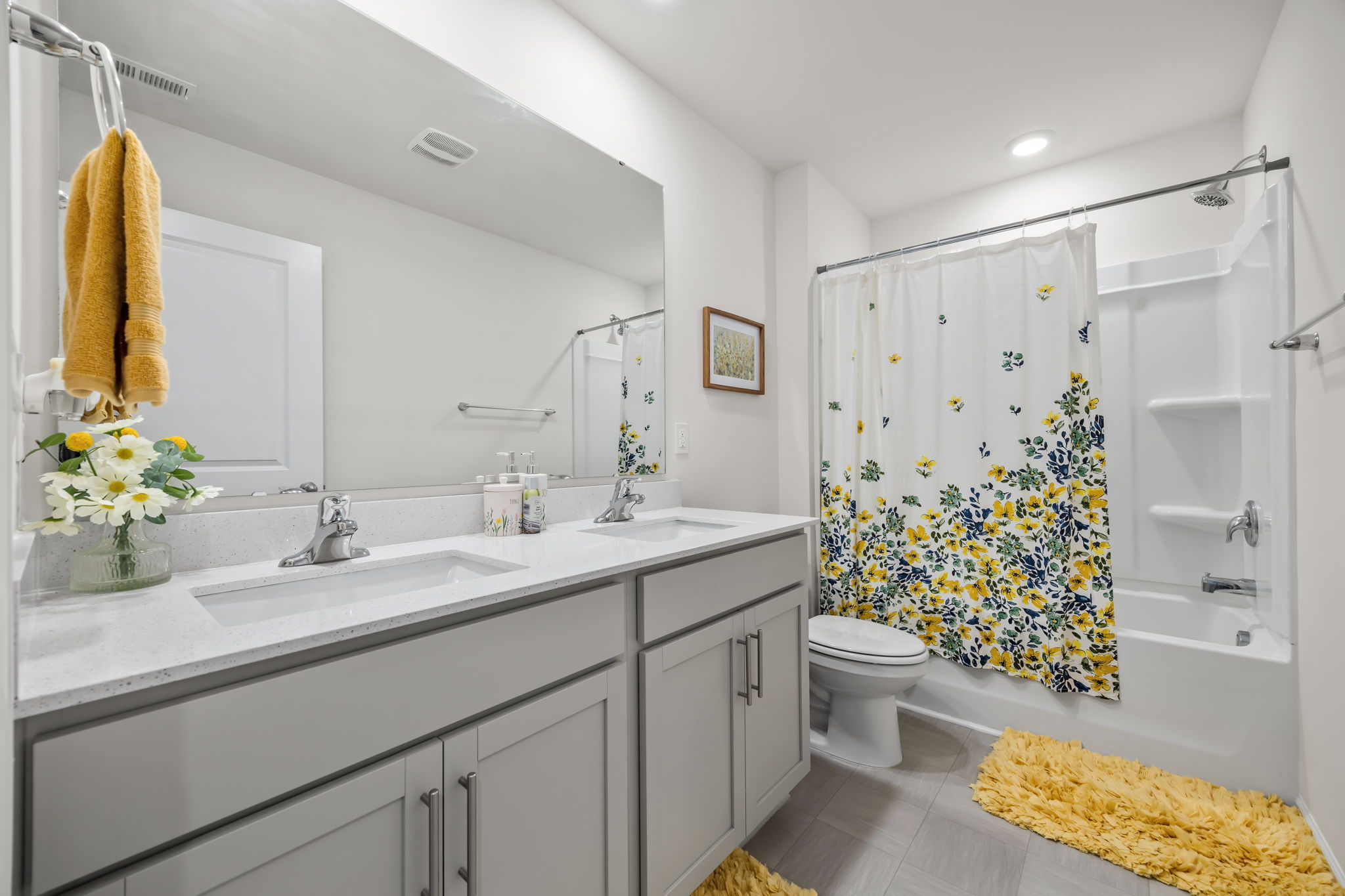 Full Bathroom w/ Double Vanity and Tub