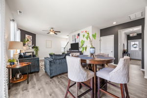 Informal Dining/Breakfast Nook