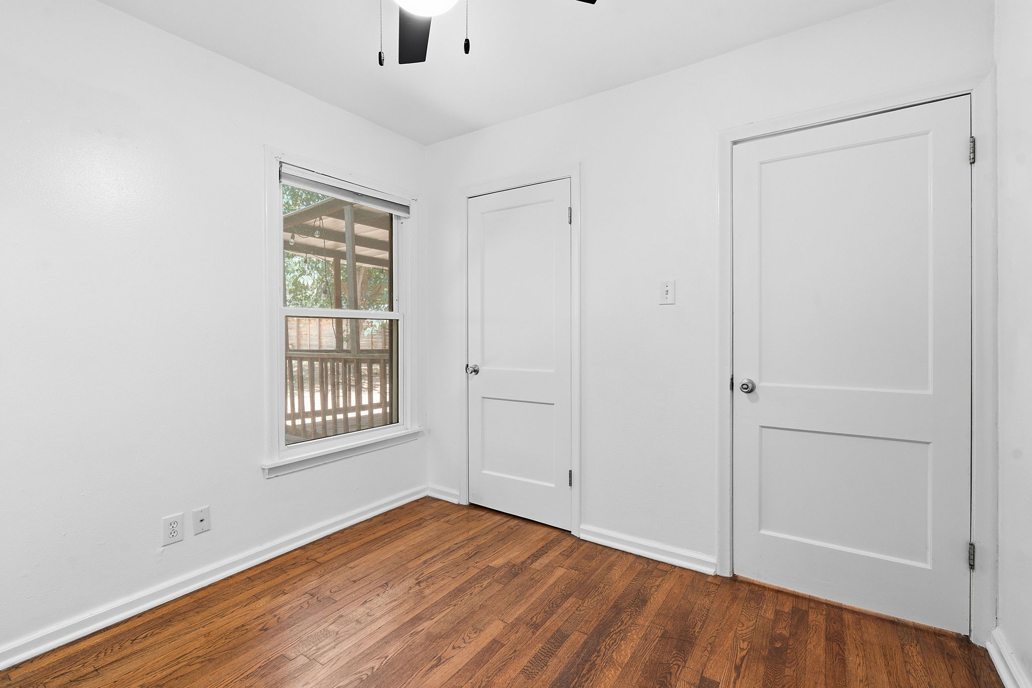 Second bedroom.