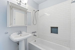 Casita bathroom.