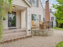 Front Porch/Entrance