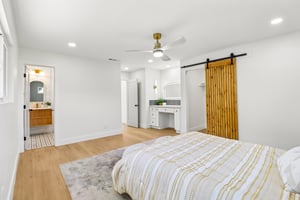 Beverly Dr-S1707-031.jpg
