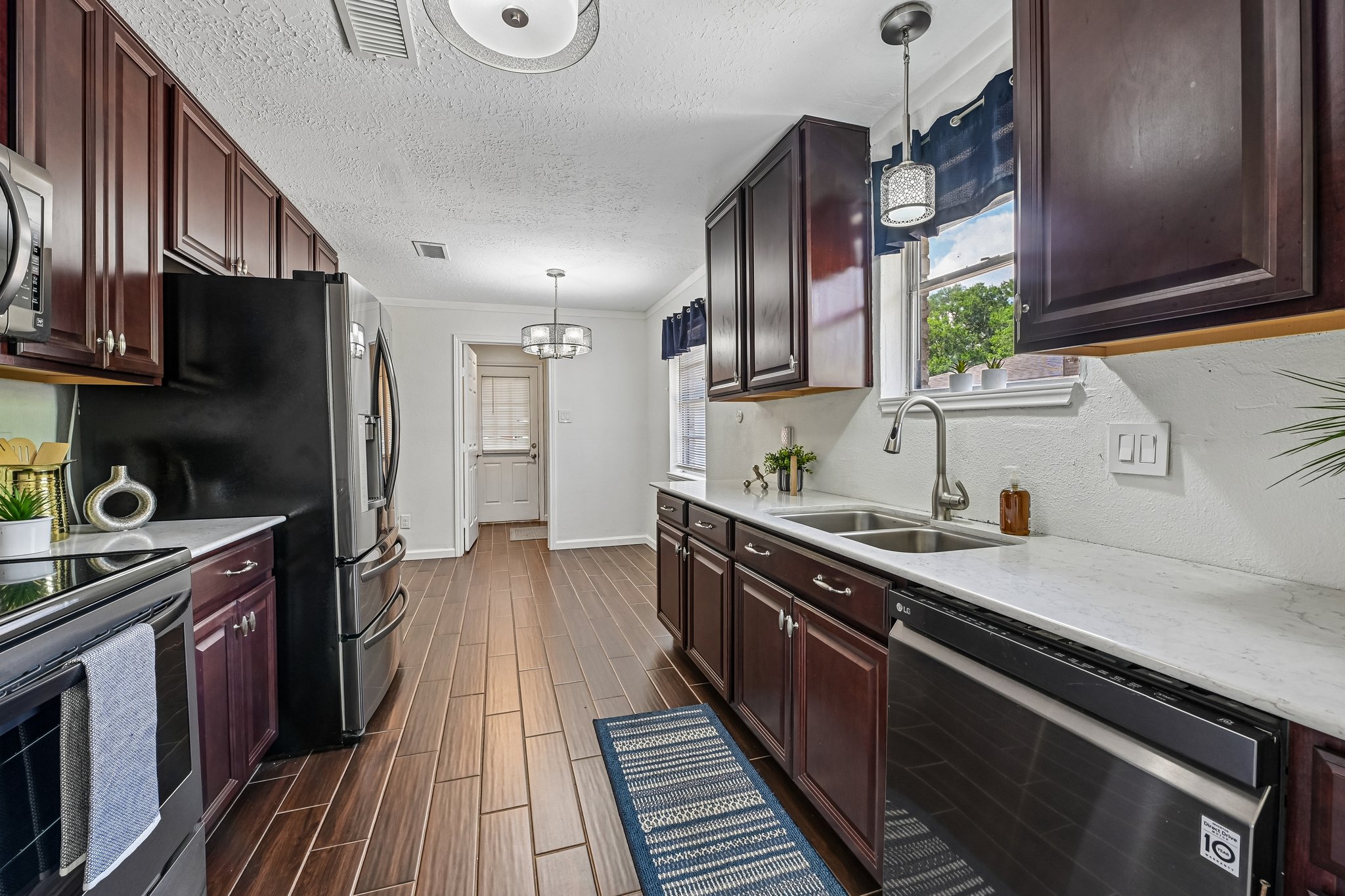 Saffron Ln-S1305-014.jpg