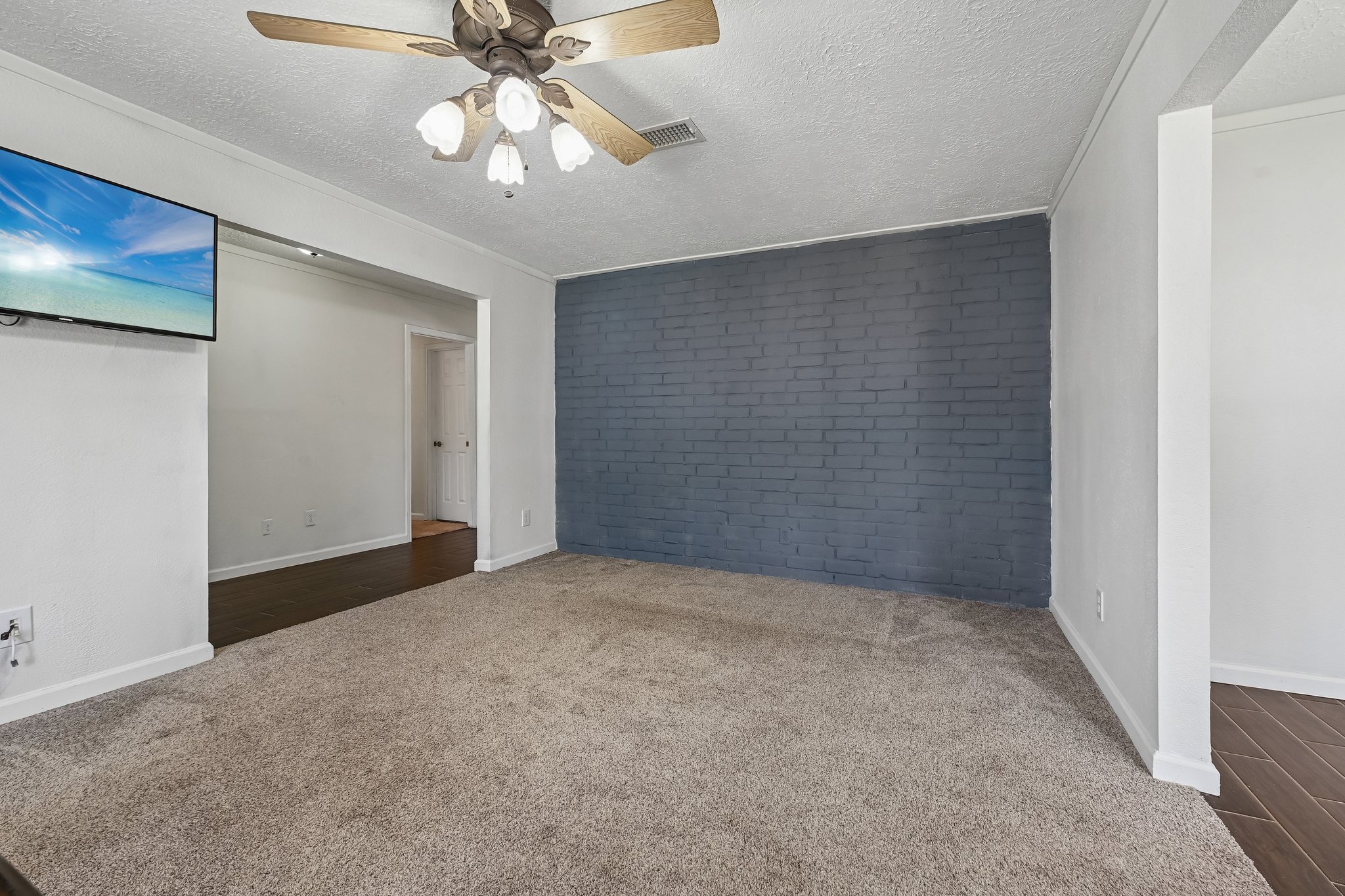Saffron Ln-S1405-008.jpg