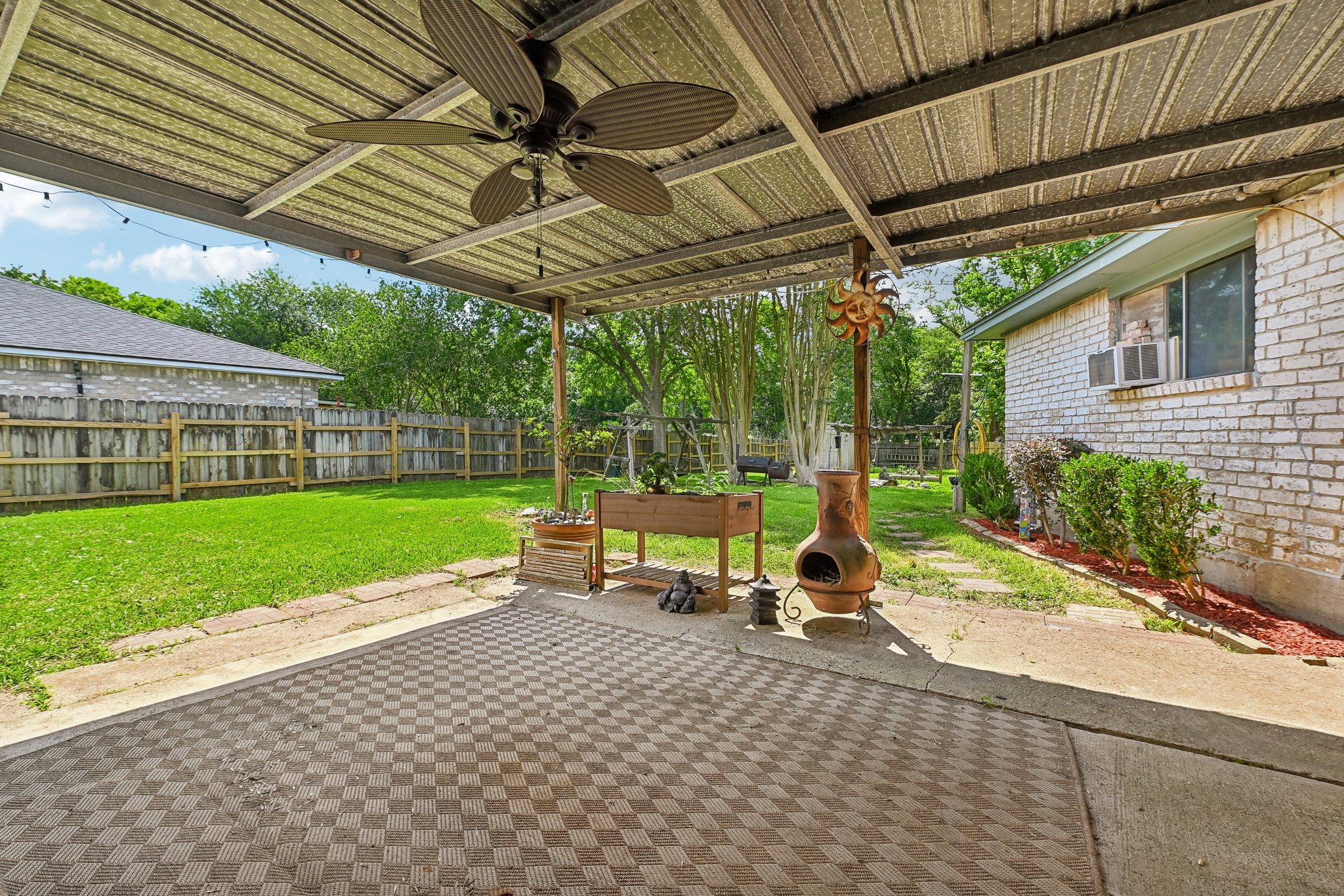 Saffron Ln-S1405-030.jpg