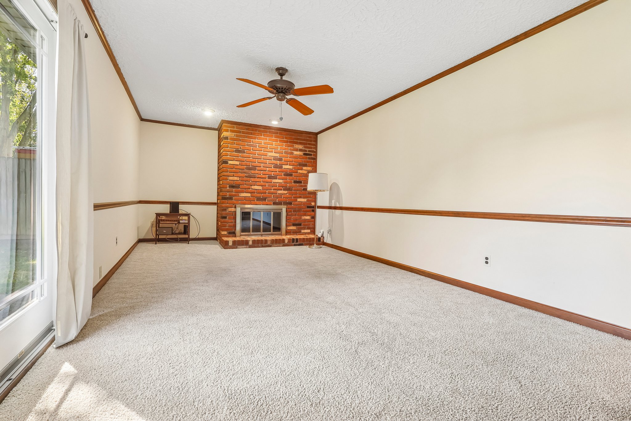 Edgewood Dr-S2110-003.jpg