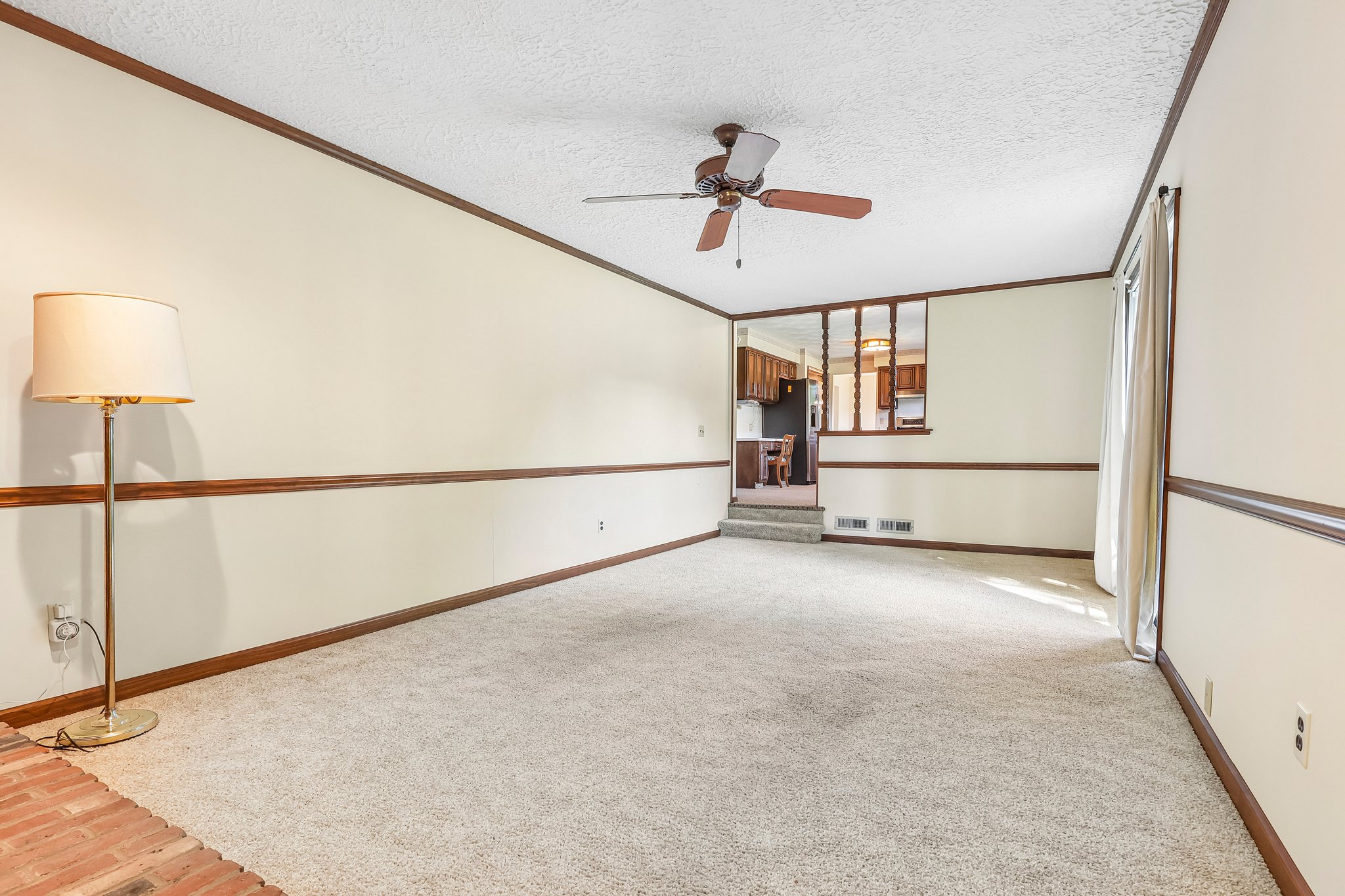 Edgewood Dr-S2110-004.jpg