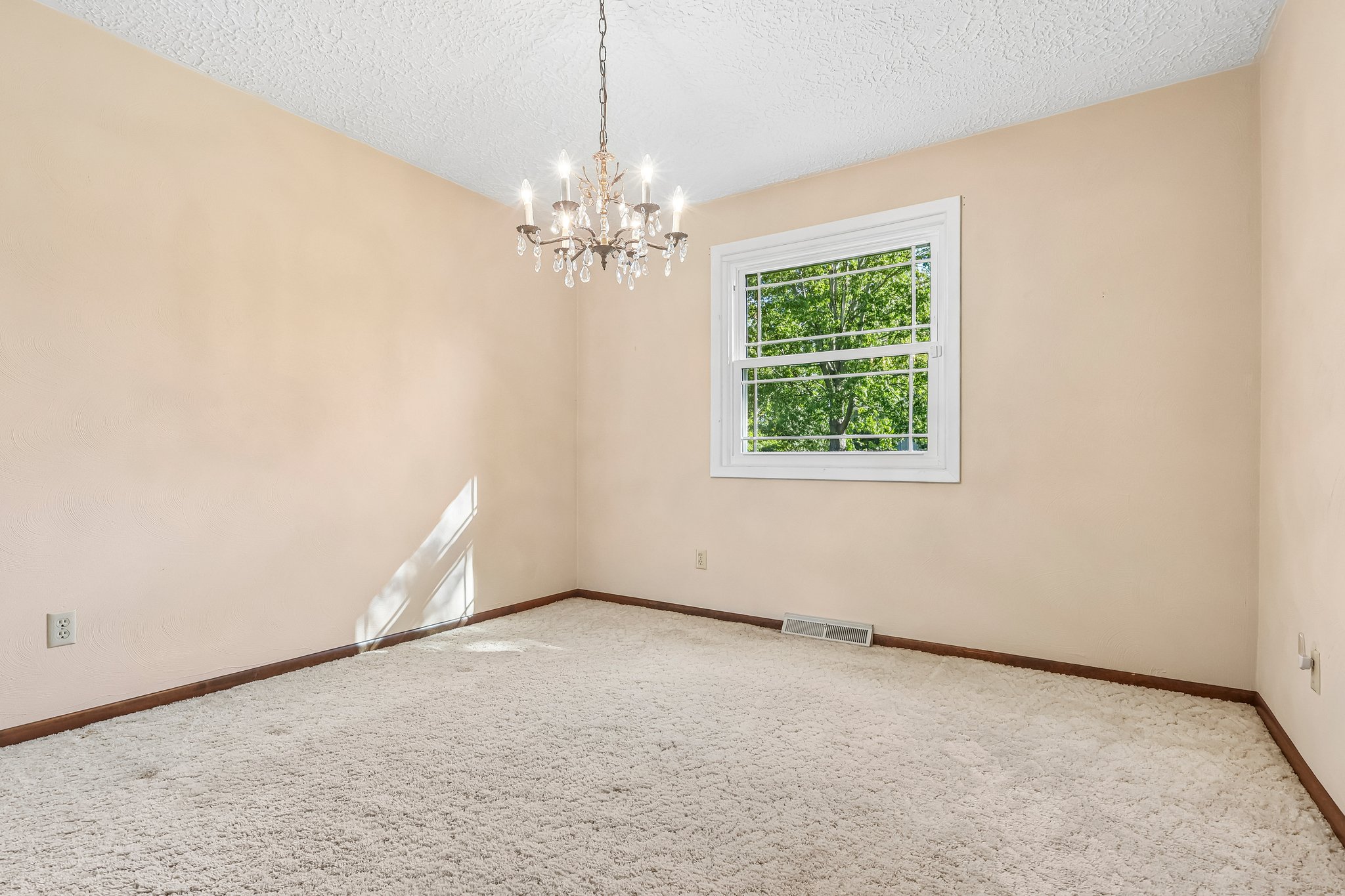 Edgewood Dr-S2110-009.jpg