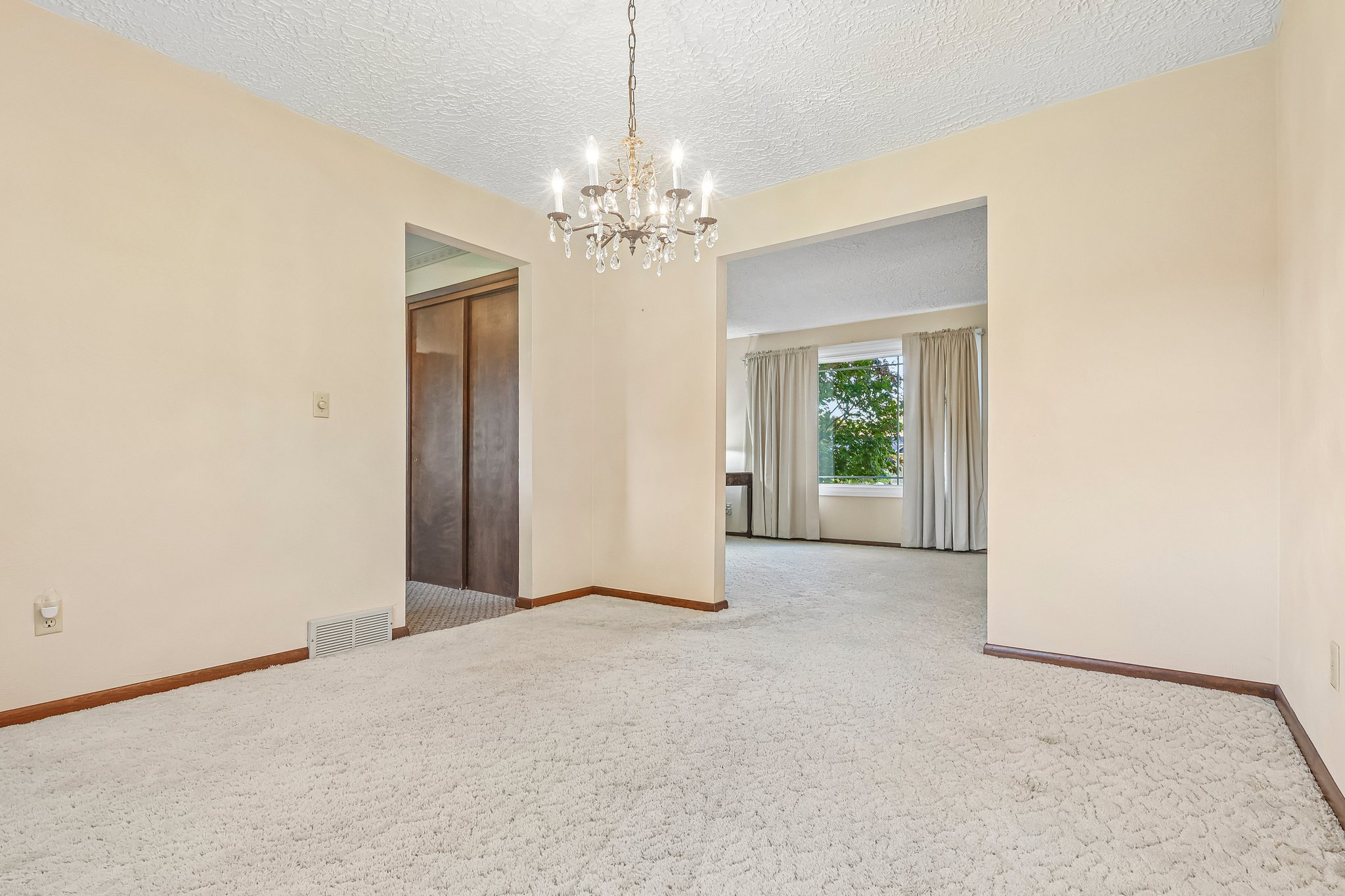 Edgewood Dr-S2110-010.jpg
