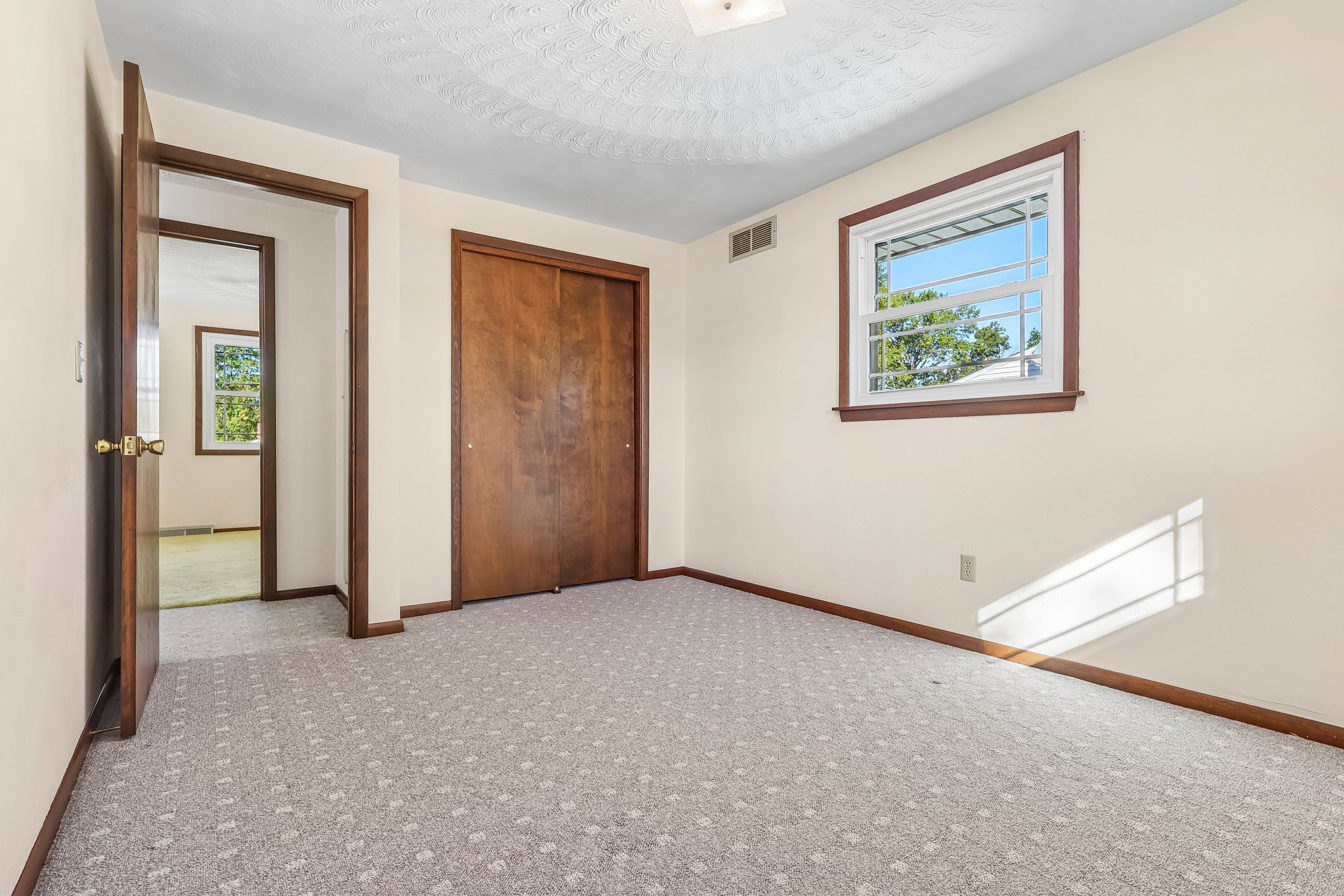 Edgewood Dr-S2110-021.jpg
