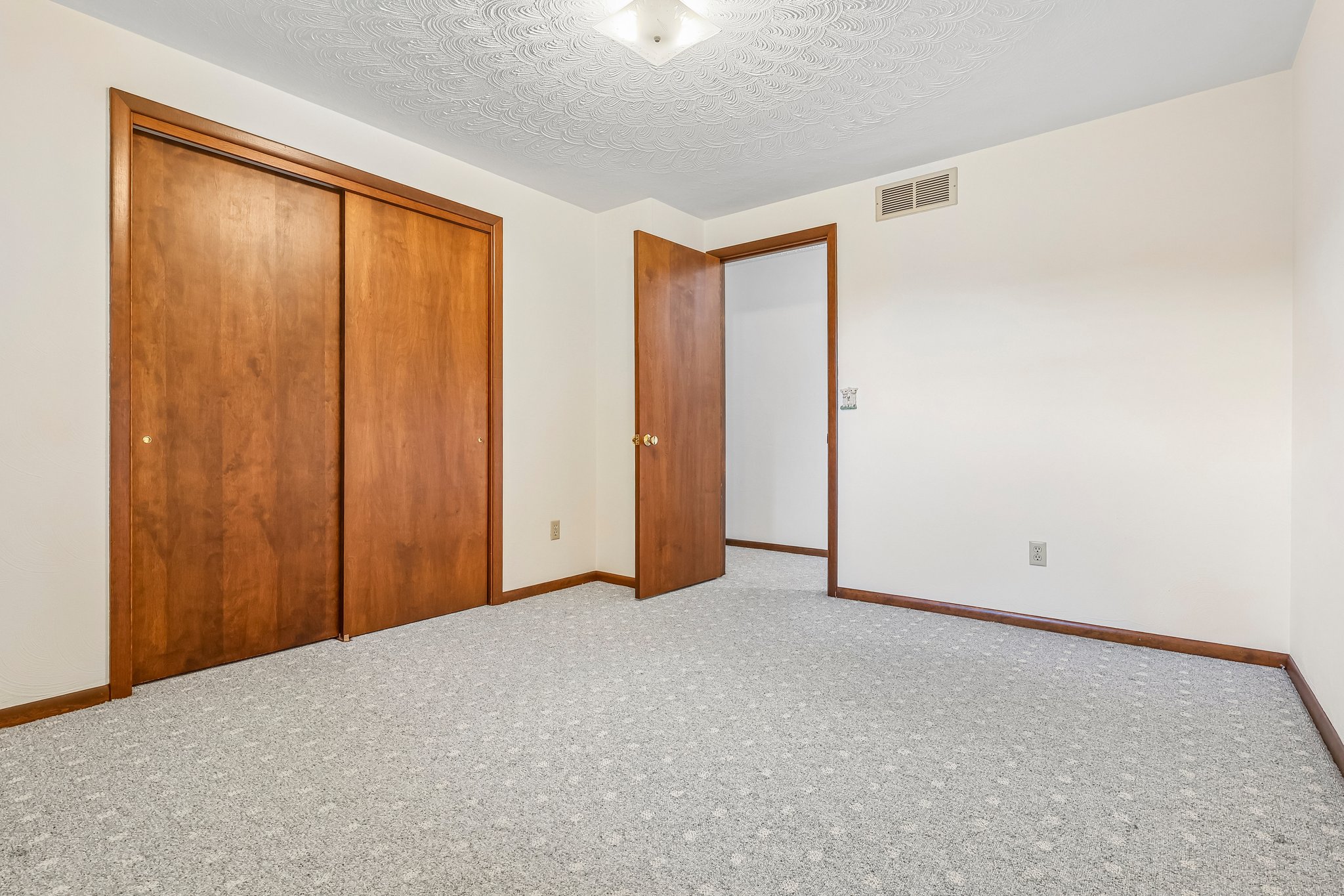 Edgewood Dr-S2110-023.jpg