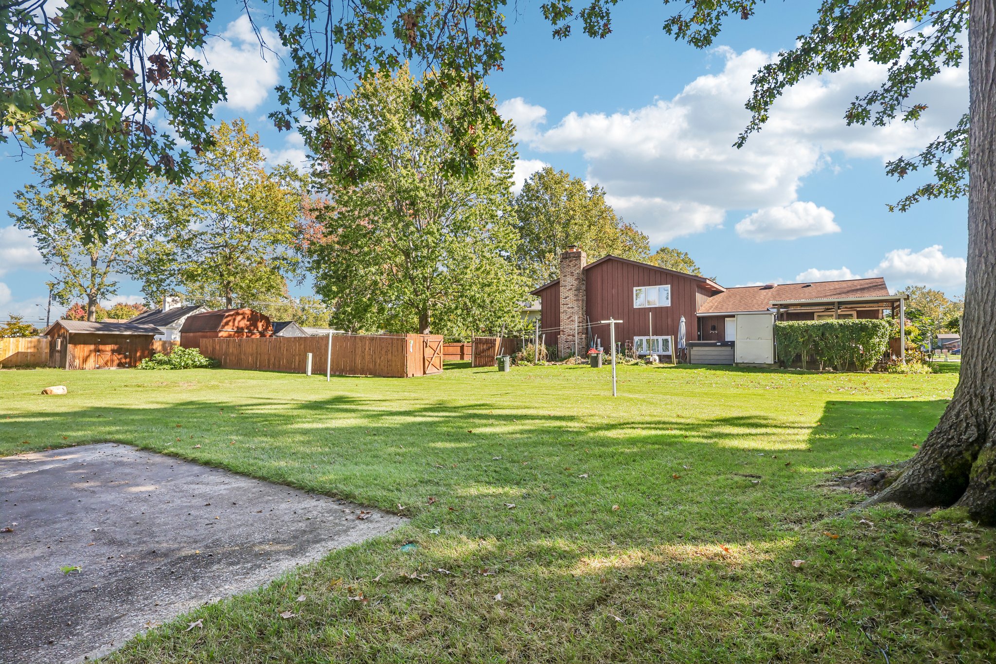 Edgewood Dr-S2110-040.jpg