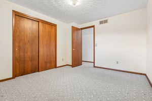 Edgewood Dr-S2110-023.jpg
